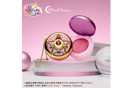 “ムーンクリスタルパワーメイクアップ！”「セーラームーン」変身ブローチがリップ＆チークに☆