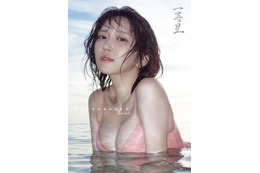 Iカップ声優・もものすけ、濡れ髪×艶やかな表情に釘付け…♪ 1st写真集「一等星」大胆表紙を公開　10月20日発売