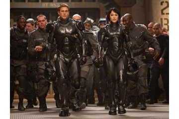 「パシフィック・リム」2013年夏公開　怪獣、ロボット登場の超大作　デル・トロ監督が日本リスペクト 画像