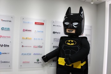 レゴバットマンがアニメ！アニメ！編集部に参上 「オレ様のかっこいいアクションに注目」と映画をアピール 画像