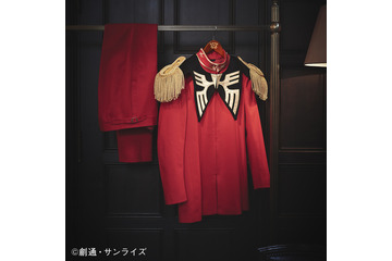 「ガンダム」シャアの軍服（86万円）や限定ガンプラも！ 伊勢丹で