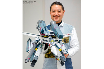 「マクロス」プラモ史上最大の1／20スケール！「VF-1 バルキリー」がガウォーク形態で立体化 画像