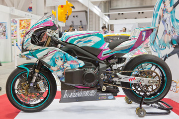 東京国際アニメフェアに初音ミク電動バイク TT零13 登場 画像