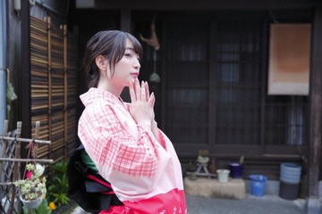 声優・上田麗奈、初の写真集「くちなし」 地元・富山での撮影に「自分の心に一番近い写真」 画像