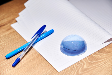 リムル様が机に降臨！「転スラ」手のひらサイズのクリスタルペーパーウェイトが誕生 画像