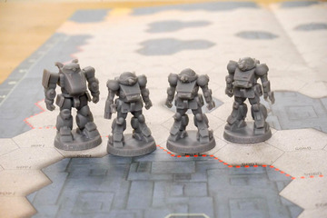 なぜ「ボトムズ」をボードゲームに？ “むせる”ほど作品愛に満ちた「VOTOMS TACTICS」制作秘話を聞く 画像