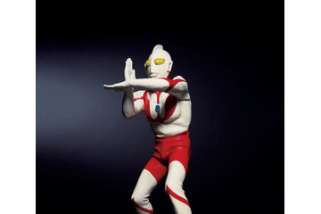 「JAL×ウルトラマン」コラボ第3弾でスペシウム光線ポーズのフィギュアが登場 画像