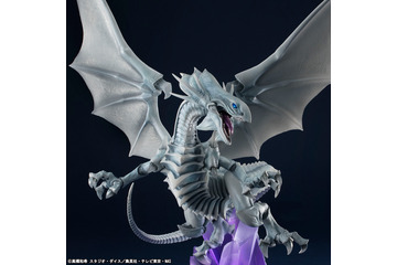 「遊戯王」出でよ、青眼の白龍（ブルーアイズ・ホワイト・ドラゴン）！ 大迫力のボリュームでフィギュア化 画像