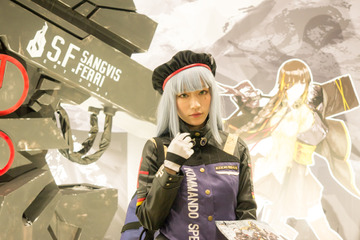 世界観に圧倒！「ドールズフロントライン」ブースにはド派手な巨大銃、美人コンパニオンさん【コミケ95】 画像