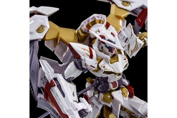 「ガンダムSEED」純ガンダムアストレイゴールドフレーム天ハナ、RGでガンプラ化！ 白に彩られた機体が美しい... 画像