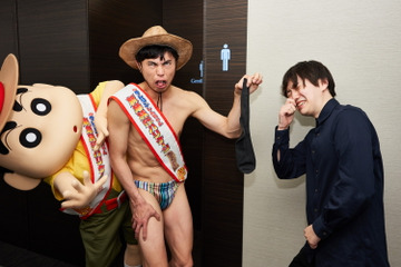 野原ひろしのクツ下って本当に臭いの？ しんちゃん＆小島よしおと嗅いでみた「これ、アカンやつや！」 画像