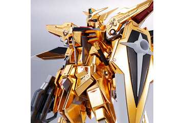 「ガンダムSEED DESTINY」アカツキ、“オオワシ”装備で超合金化！ 美しいボディに惚れ惚れする出来栄え 画像