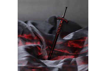 「Fate[HF]」セイバーオルタの宝具“エクスカリバー・モルガン”を再現！ 精巧なミニチュアアイテムに注目 画像