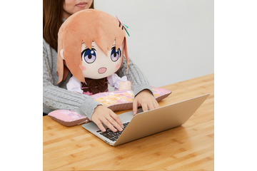 「ごちうさ」ココアとチノがもふもふのPCクッションになって登場！ 画像