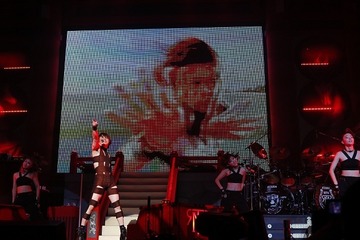 T.M.Revolution　正月の武道館2DAYSに2万人　15年前の衣装で「HOT LIMIT」を披露 画像