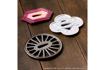 「鬼滅の刃」竈門炭治郎、我妻善逸、冨岡義勇の日輪刀の“鐔”が商品化！ 存在感漂う桐箱も付属 画像