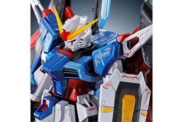 「ガンダムSEED DESTINY」シン・アスカ、行きます！ デスティニーが“チタニウムフィニッシュ”の特別仕様でガンプラ化 画像