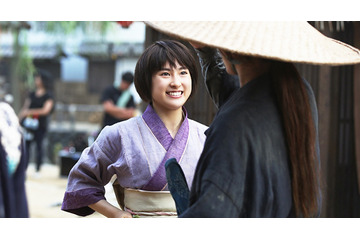 巻町操役の土屋太鳳に密着　「るろうに剣心」影現場に潜入 画像