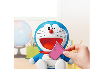 「ドラえもん」をプログラミングして一緒に遊ぼう！ おしゃべりも楽しめる“コミュニケーションロボット”発売 画像