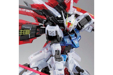 「ガンダムSEED」エールストライクガンダム、クリア×メタルカラーがカッコいい！  MGシリーズ再販 画像