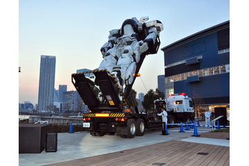 押井守監督が出来栄えに自信「これが見たかった」　実物大パトレイバーが起立 画像