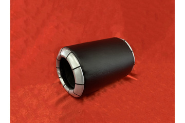 「キン肉マン」バッファローマン誕生日記念　“あのサポーター”がリアルグッズ化！ 仮眠用枕としても◎ 画像