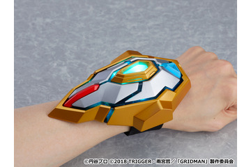 「SSSS.GRIDMAN」変身アイテム“プライマルアクセプター”が1/1リアルトイに！ 自分の手で「アクセスフラーッシュ！」 画像