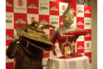 純金のウルトラセブンとカネゴンが登場、お値段は税抜1000万円　 画像