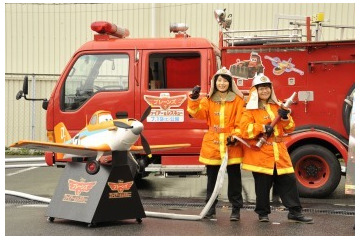 「プレーンズ2」新キャラを演じるハリセンボンがレスキュー隊に挑戦 画像