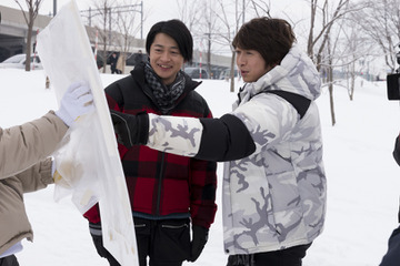小野大輔＆下野紘「どこでもクエスト2」真冬の旭山動物園の“大物”に会いに行く…！ 第1話先行カット 画像
