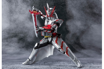 「仮面ライダーセイバー」“すなわち、ド強い！” ドラゴニックナイトのフィギュアが登場 画像