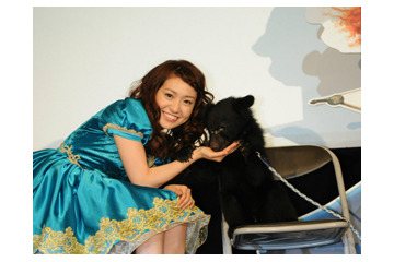 大島優子が大感激！　メリダの弟？こぐまの登場で　初日舞台挨拶リポート 画像