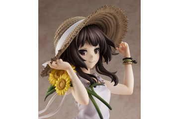 「このすば」爆裂娘・めぐみんが黒マントを脱ぎ捨てて…ひまわり×ワンピース姿でフィギュア化 画像
