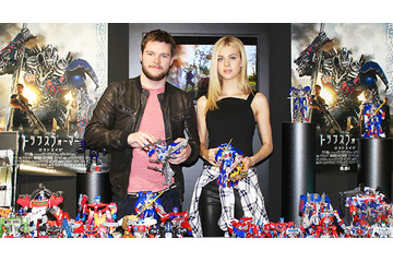 「トランスフォーマー」出演俳優がタカラトミー本社を訪問　いっぱいのオモチャを満喫 画像