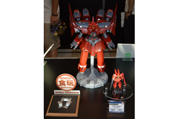 「キャラホビ2014」バンダイブースに巨大食玩ネオ・ジオングが登場 画像