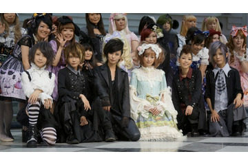 男装モデル・AKIRAがイベント開催 「黒執事」のエンディングテーマを披露 画像