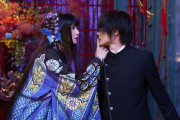 実写映画「ホリック xxxHOLiC」四月一日（神木隆之介）＆侑子（柴咲コウ）の出会いのシーンも――　場面写真が一挙公開 画像