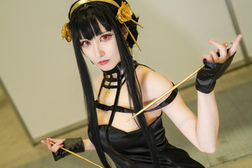 【コスプレ】『SPY×FAMILY』ヨル・フォージャーの再現度がすごい！注目レイヤー・りんご【写真6枚】 画像