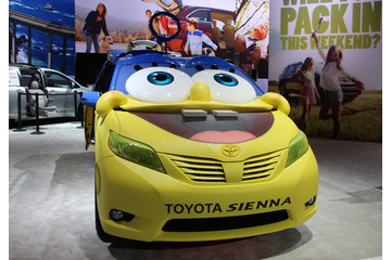 「スポンジ・ボブ」が乗り移った!?　トヨタ シエナ をカスタム　LAモーターショー14に登場 画像
