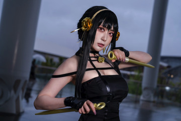 【コスプレ】人気レイヤー・カモミールが『SPY×FAMILY』いばら姫のスラリとした美しさを完全再現！【写真8枚】 画像