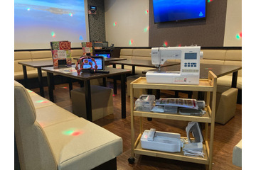 コスプレイヤーに大好評！ カラオケ「JOYSOUND」の“ミシン貸出”が常設＆全国4店舗に拡大 画像