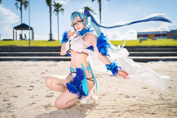 【コスプレ】真夏の海で「FGO」ブリュンヒルデや【ホロライブ】星街すいせいが躍動！美女レイヤー6選【写真24枚】「ラグコス2022」 画像