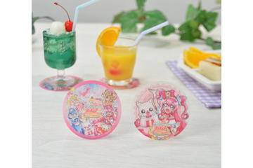 「映画デパプリ」限定グッズプレゼントや、コメコメぬいぐるみ肩掛けバッグも！ “namco”とコラボ決定♪ 画像