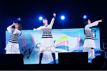 麻倉もも＆雨宮天＆夏川椎菜がトロッコでファンの近くまで会いに行くyacht！「TrySail」ワンマンライブ公式レポート 画像