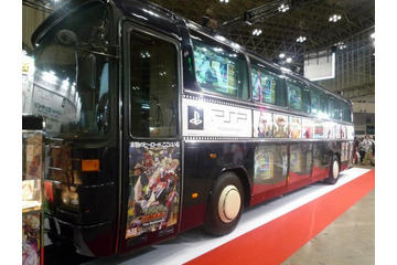 キャラホビ2012  「TIGER & BUNNY」宣伝バスも登場　バンダイナムコが新作ゲーム多数展示 画像