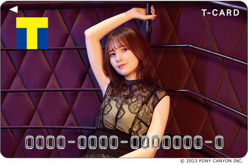 声優・鬼頭明里、ツアーパンフアザーカット使用の“Tカード”登場！ あわせて持ちたいカードケースも 画像