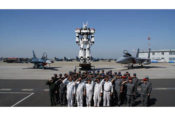 イングラムが 航空自衛隊築城基地に表敬訪問 F-2＆F-15とコラボ実現 画像