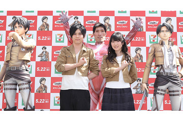 「進撃の巨人」等身大フィギュア初お披露目　梶裕貴、石川由依とも対面 画像