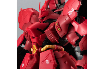 「SN-04FF サザビー 」が“ダブル・ホーン・ファンネル”を携えて立体化！付属パーツで飛行状態・連結状態も再現 画像