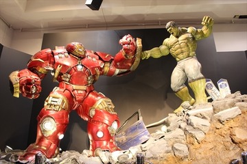 「アベンジャーズ」六本木に秘密基地を再現　ホットトイズのヒーローたちが集結 画像